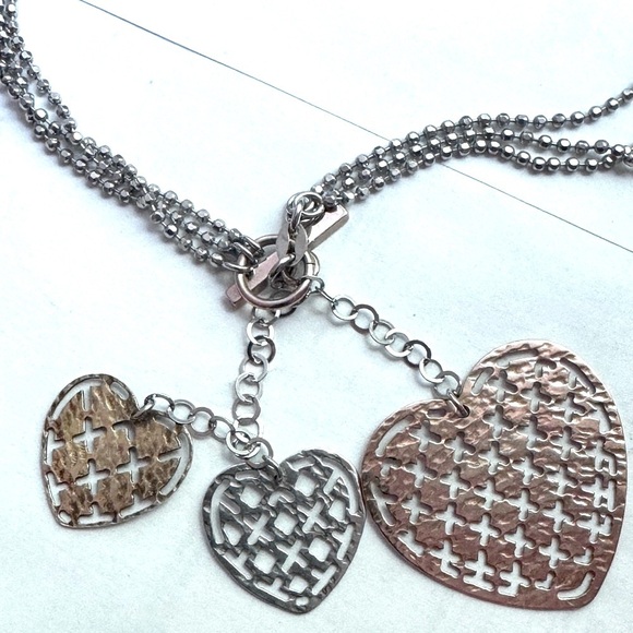 โจ Exquisite Vintage Tri-Coloured Sterling Silver Three Heart Necklace from Italy - Picture 6 of 13